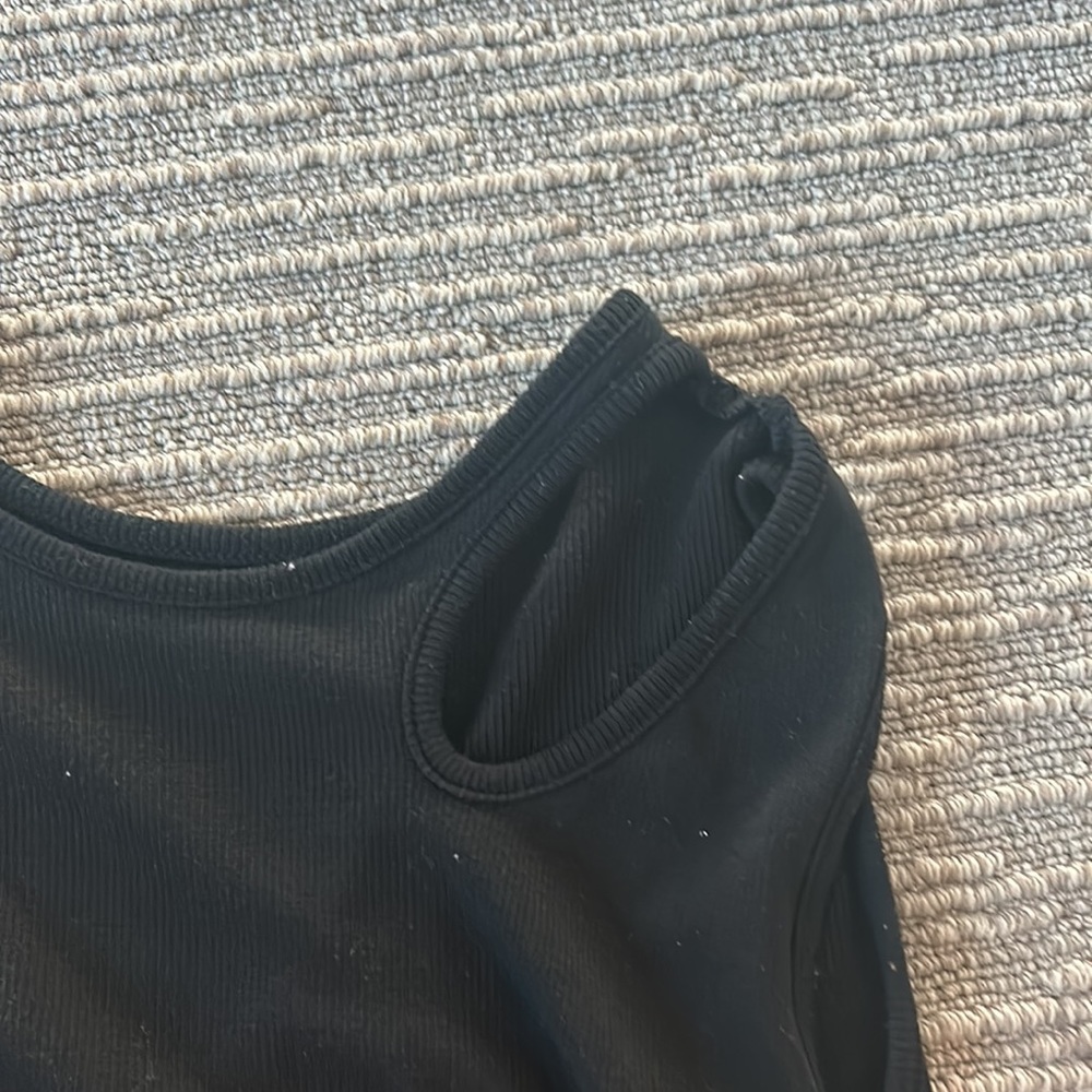Cut out tank top! - Picture 2 of 3